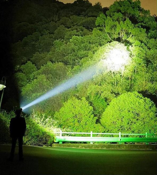 ✨ 20000 Lumen Taktische LED-Taschenlampe – 3 Jahre Garantie, wiederaufladbar & als Powerbank nutzbar! ⚡🔦