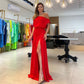 Sexy trägerloses Kleid mit hohem Schlitz und taillierter Taille