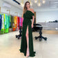Sexy trägerloses Kleid mit hohem Schlitz und taillierter Taille