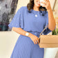 👗Bis zu 49 % Rabatt!✨Elegantes Faltenkleid mit Rundhalsausschnitt und Gürtel