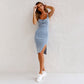 Figurbetontes Camisole-Kleid aus Denim mit U-Ausschnitt, Schlitz und verstellbaren Trägern