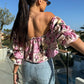 Geblümtes, gesmoktes Off-Shoulder-Top