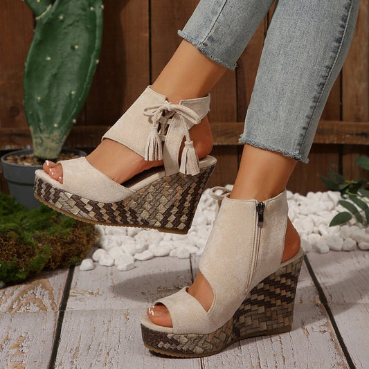 Damen-Sandalen mit offener Zehenpartie und Plateau-Keilabsatz und Quaste