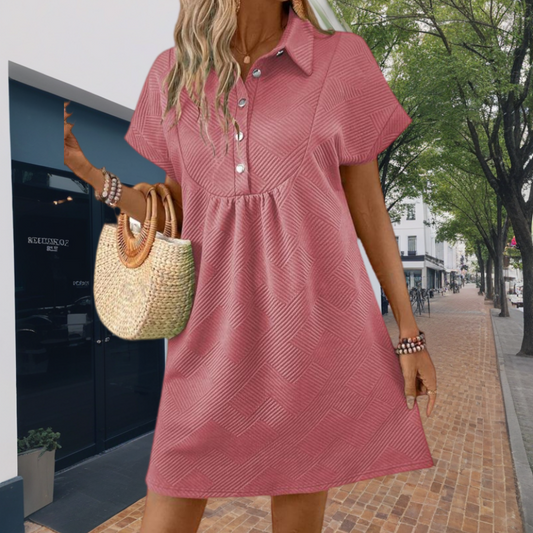 Damenkleid mit einzigartiger geometrischer Textur und kurzen Ärmeln und Revers