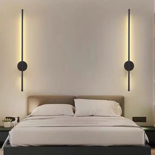 Moderne, minimalistische LED-Wandleuchte in gerader Form