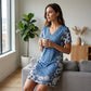✨ Kleid mit Denim-Optik & V-Ausschnitt – figurschmeichelnd, knitterarm & leicht zu kombinieren – zu Sneakern, Sandalen oder Stiefeln